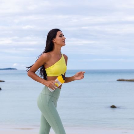 Caminhada japonesa alterna ritmos e promete mais saúde em 30 minutos. Veja benefícios e o que dizem os estudos.