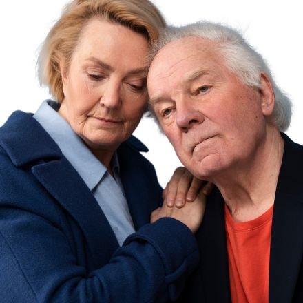 Descubra por que a psicologia diz que o maior desafio após os 60 não é a idade, mas a falta de dignidade em uma cultura de produtividade.