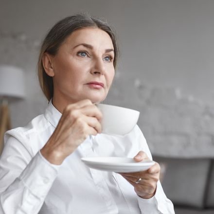 O Segredo da Longevidade na Xícara: Café é Vilão ou Herói do Envelhecimento?