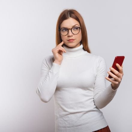 Seu celular vive no silencioso? Descubra o que a psicologia diz sobre as vantagens mentais e de produtividade de quem adotou esse hábito.